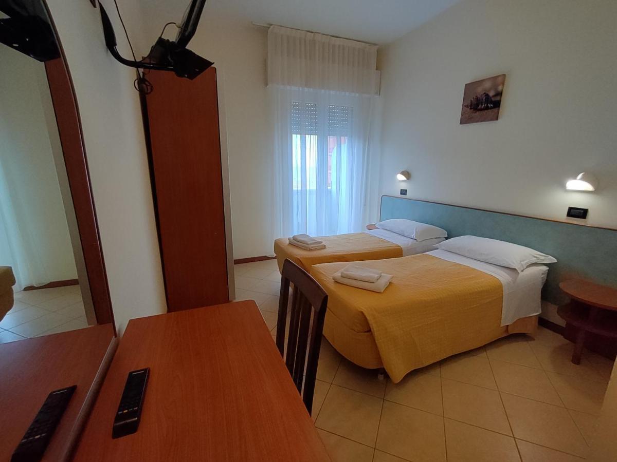 Hotel Brooklyn Ρίμινι Εξωτερικό φωτογραφία