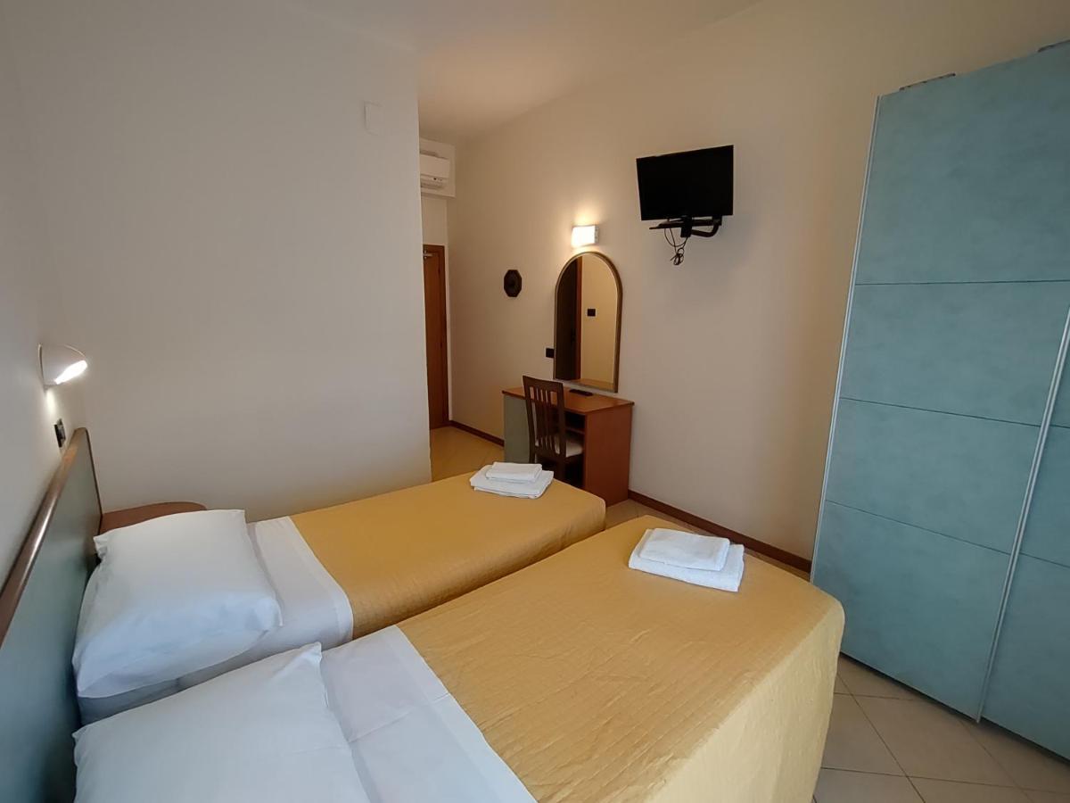 Hotel Brooklyn Ρίμινι Εξωτερικό φωτογραφία